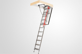 Összecsukható padlásfeljáró lépcsők fém létraszárral